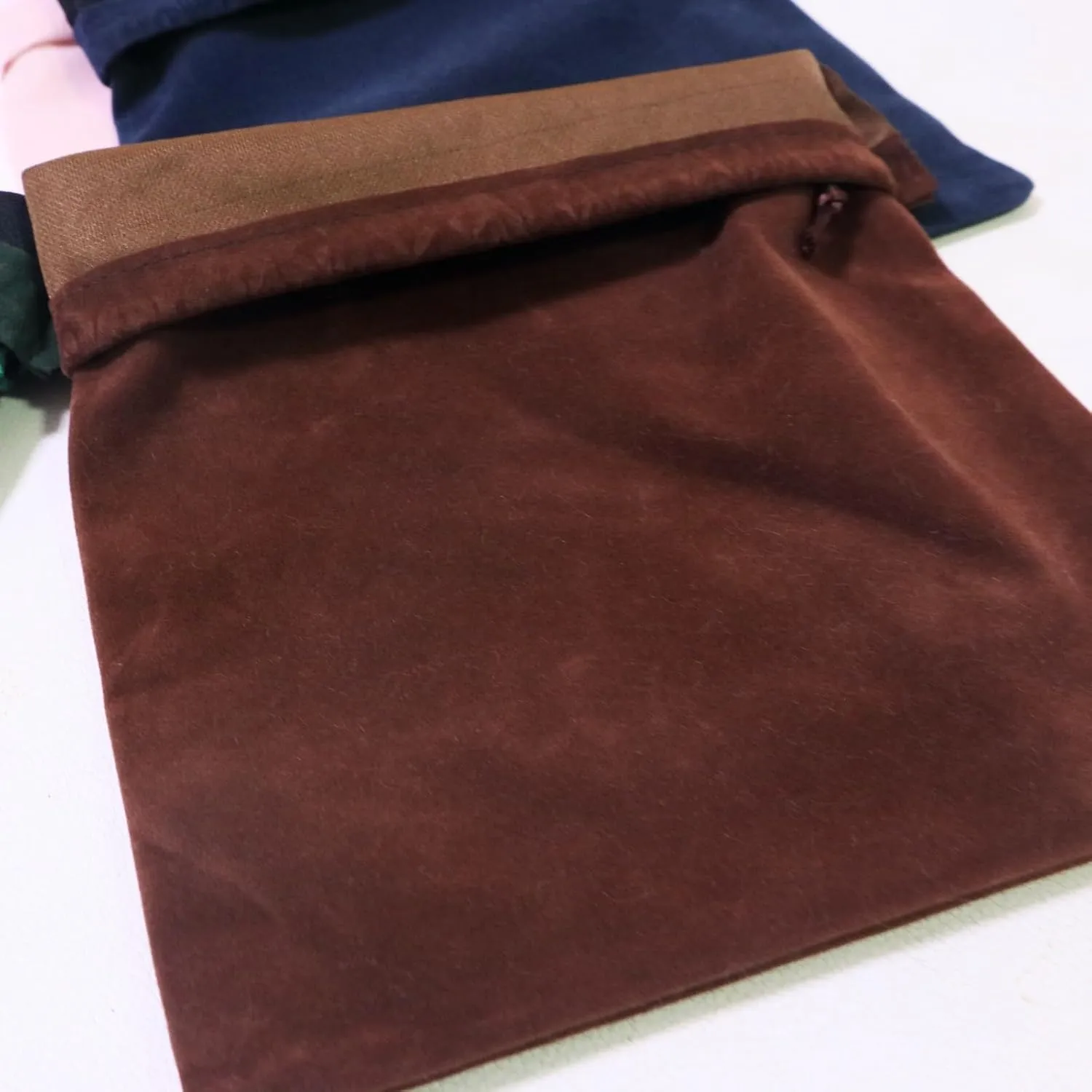 Aestivate 8 Pack Large Velvet Drawstring Pouch, Velvet Bag 810 Inch Storage Bag Cosmetics Pouches Dust Bag 8 Pieces (Brown)