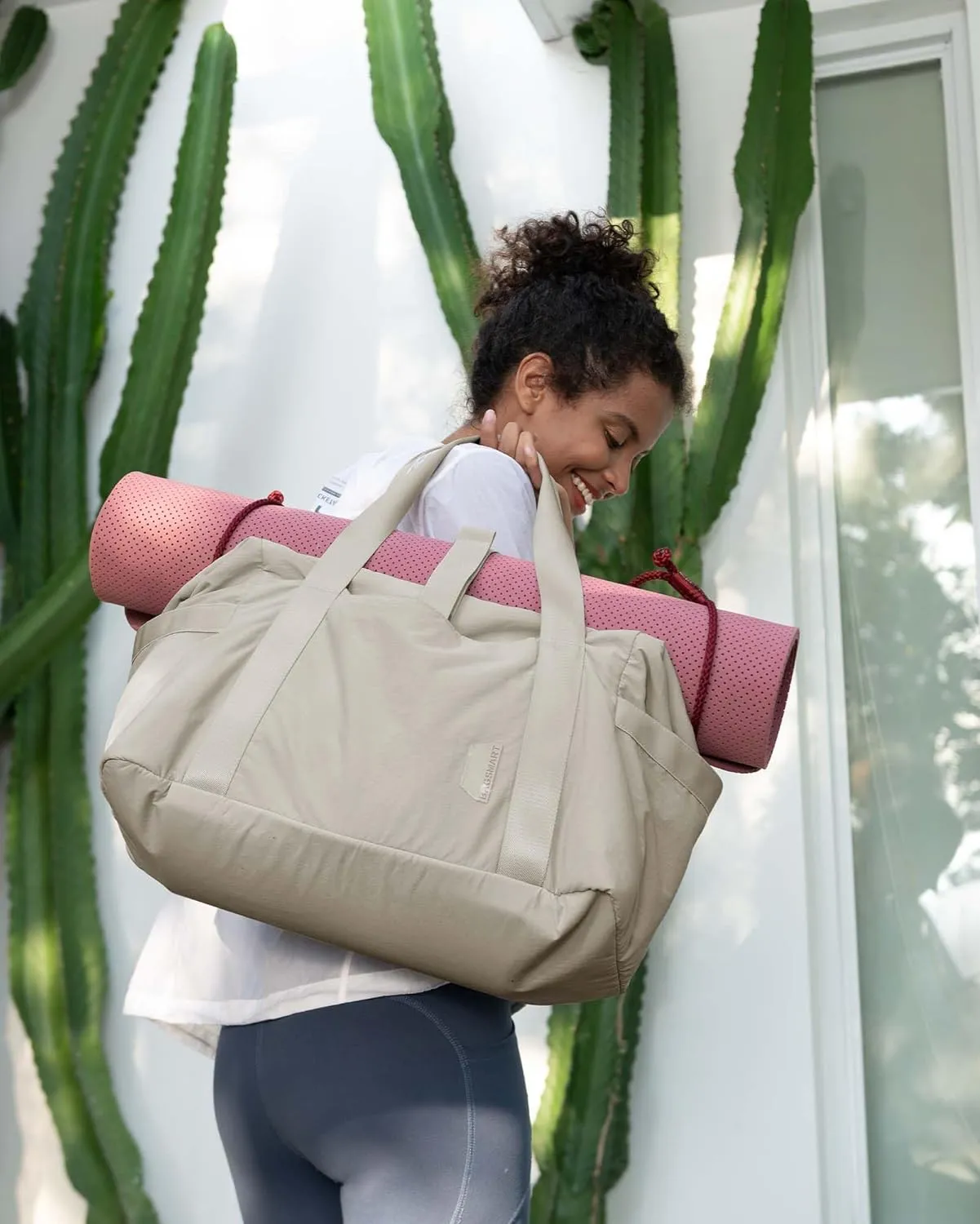 BAGSMART BAGSMART Gym Bag for Women, Carry on Weekender Overnight Bag, Travel Duffel Bags with Trolley Sleeve, Personal Item Travel Bag Tote Bag Workout Dance Bag(Beige-Large)
