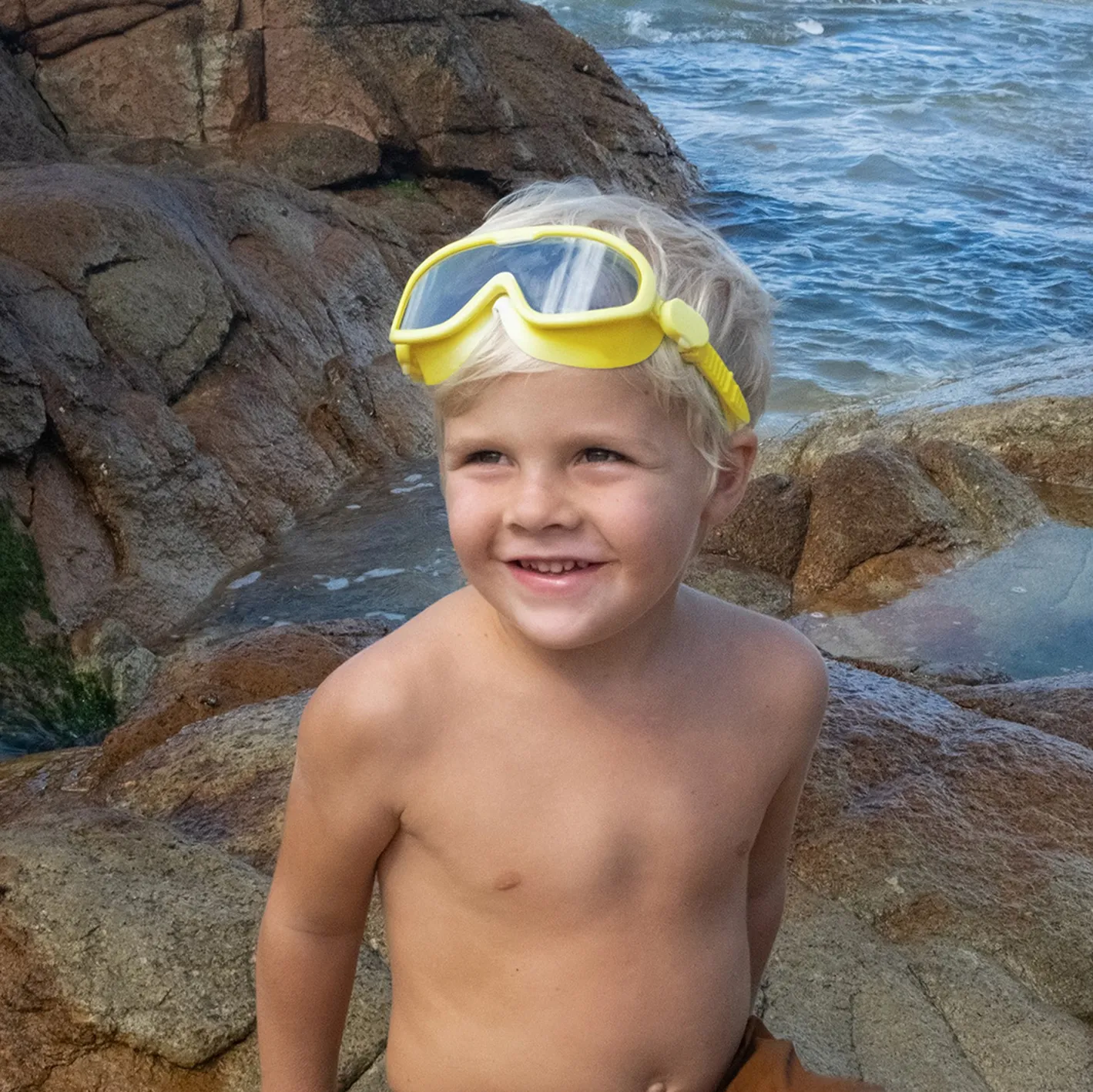sunnylife salty the shark kids swim mask